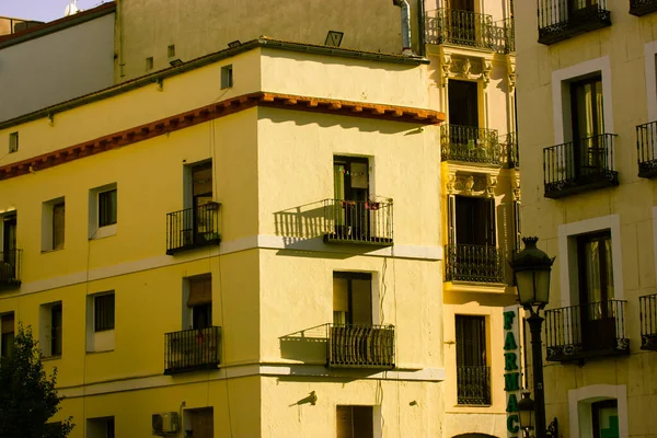 Madrid Espanha Junho 2022 Arquitetura Espanhola Clássica Antiga Fachadas Casas — Fotografia de Stock