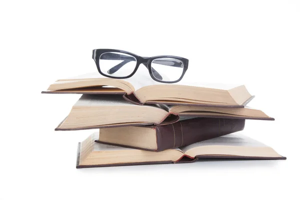 stos książek i okulary