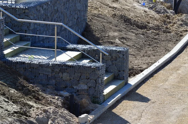 Gabion with staircase — Stock Photo, Image