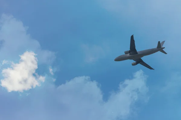 Landung eines Flugzeugs — Stockfoto