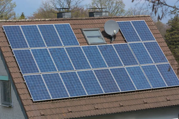 Sistemazione Impianto Produzione Energia Solare — Foto Stock