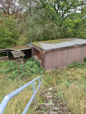 Penceresi olan bir evin harap hayatı