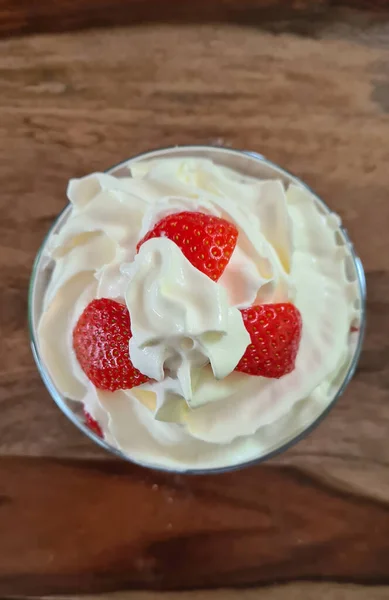 Homemade Strawberry Ice Cream Made Fresh Berries Basil Glass Bowl — ストック写真