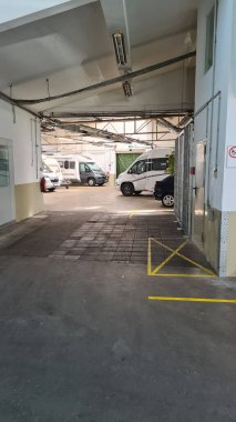 Karavan karavanı için depoda kapalı alanlar