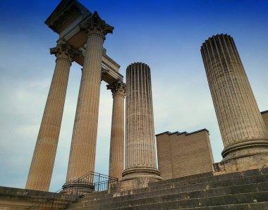 Propylaea, bir yaz günü Atina Akropolü 'nün girişi. Yunanistan 'ın Atina Akropolünde Propylaea Manzarası