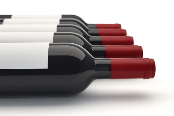 Garrafas de vinho com etiquetas em branco — Fotografia de Stock