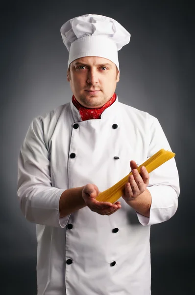 Kochen mit Spaghetti — Stockfoto