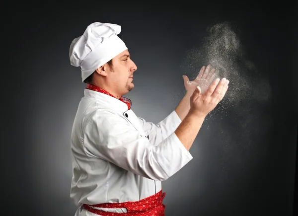 Cuocere con le mani nella farina — Foto Stock