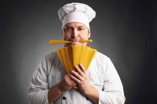 Gotować z spaghetti — Zdjęcie stockowe