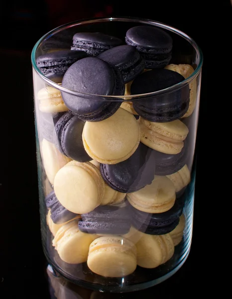 bir kavanoza macarons Fransız