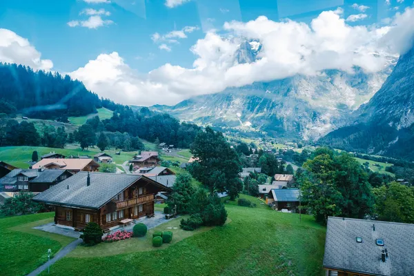 Grindelwald, Ελβετία Grindelwald με μέρη του Mattenberg στο παρασκήνιο, Bernese range above Bachalpsee lake. Υψηλότερες κορυφές Eiger, Jungfrau και Faulhorn σε διάσημη τοποθεσία. Άλπεις Ελβετίας — Φωτογραφία Αρχείου