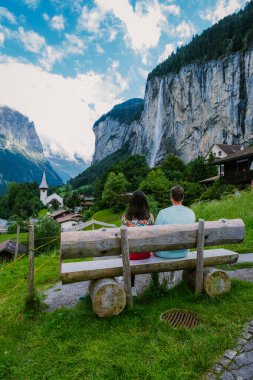 Lauterbrunnen Vadisi, Lauterbrunnen Köyü, Staubbach Sonbaharı ve İsviçre Alpleri 'ndeki Lauterbrunnen Duvarı..