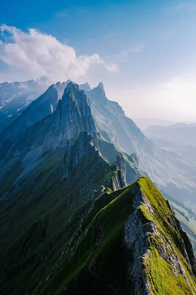 Schaefler Altenalptuerme mountain ridge swiss Alpstein alpine Appenzell Innerrhoden Switzerland, a steep ridge of the majestic Schaefler peak in the Alpstein mountain range Appenzell, Switzerland — Stock Photo, Image