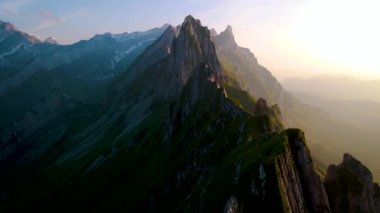 Schaefler Altenalptuerme dağ sırtı İsviçreli Alpstein alp disiplini Appenzell Innerrhoden İsviçre, Alpstein dağ sırası Appenzell 'in görkemli Schaefler zirvesi., 