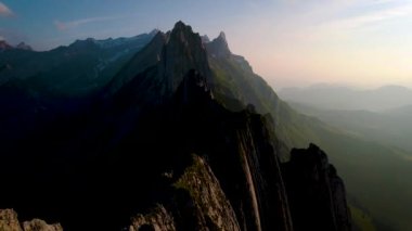 Schaefler Altenalptuerme dağ sırtı İsviçreli Alpstein alp disiplini Appenzell Innerrhoden İsviçre, Alpstein dağ sırası Appenzell 'in görkemli Schaefler zirvesi., 