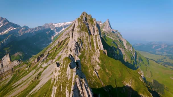 Schaefler Altenalptuerme montagna cresta svizzera Alpstein alpina Appenzell Innerrhoden Svizzera, una ripida cresta della maestosa vetta Schaefler nella catena montuosa Alpstein Appenzell, — Video Stock