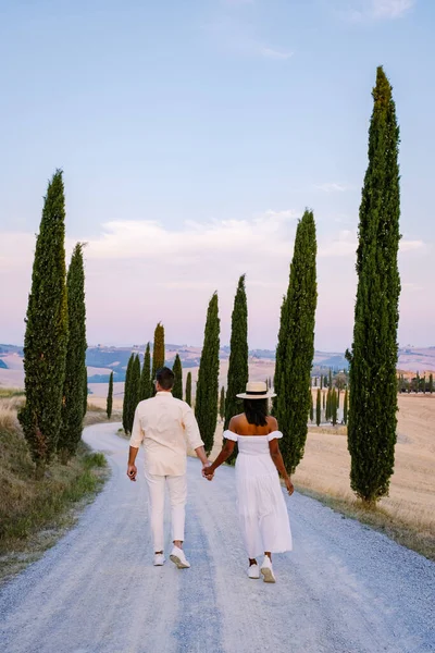 Тоскана Італія, Perfect Road Avenue через кипарисові дерева ідеальний тосканський ландшафт — стокове фото