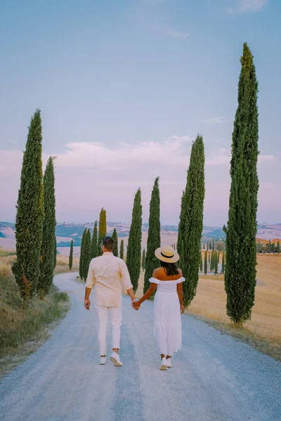 Toscane Italië, Perfecte Weg Avenue door cipressen ideale Toscaanse landschap — Stockfoto