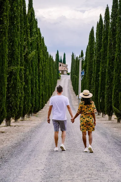 Toscana Itália, Perfect Road Avenue através de ciprestes paisagem ideal toscana — Fotografia de Stock