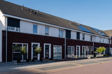 Modern aile evleri olan Hollanda Suburban bölgesi, Hollanda 'da yeni inşa edilmiş modern aile evleri, Hollanda aile evi, apartman dairesi. Hollanda