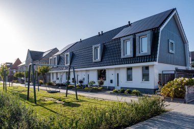 Modern aile evleri olan Hollanda Suburban bölgesi, Hollanda 'da yeni inşa edilmiş modern aile evleri, Hollanda aile evi, apartman dairesi. Hollanda