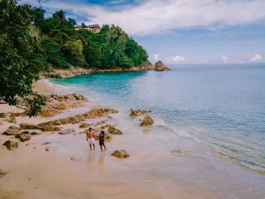 Banana Beach, Phuket, Tayland, Tayland, Phuket Adası 'nda palmiye ağaçları olan güzel bir tropikal plaj Choeng Thale, Thalang, Phuket Eyaleti, Tayland.