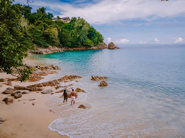 Banana Beach, Phuket, Thailandia, Una bella spiaggia tropicale con palme a Phuket Island, Thailandia, Banana Beach Situato a Choeng Thale, Thalang, provincia di Phuket, Thailandia. — Foto Stock