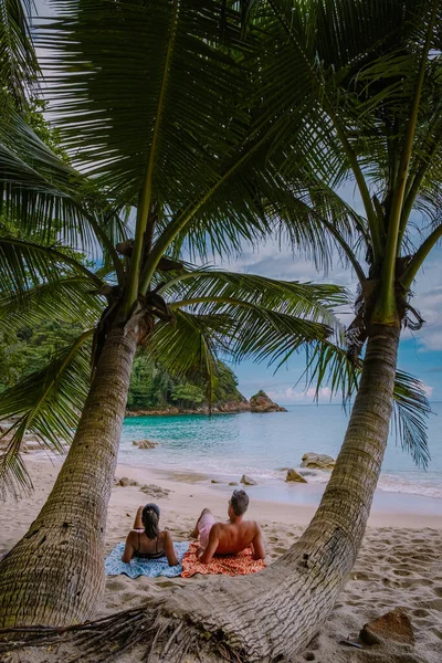 Banana Beach, Phuket, Thailand, Een prachtig tropisch strand met palmbomen op Phuket eiland, Thailand, Banana Beach Gelegen in Choeng Thale, Thalang, Phuket provincie, Thailand. — Stockfoto