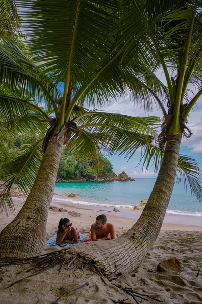 Banana Beach, Phuket, Thailand, En vacker tropisk strand med palmer på Phuket Island, Thailand, Banana Beach Beläget i Choeng Thale, Thalang, Phuket Province, Thailand. — Stockfoto