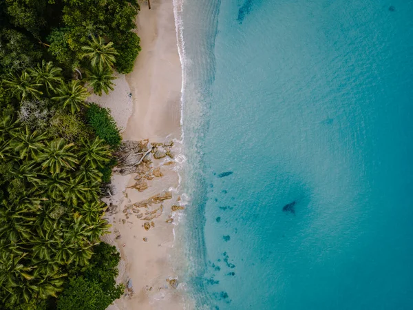 Banana Beach, Phuket, Thailand, En vacker tropisk strand med palmer på Phuket Island, Thailand, Banana Beach Beläget i Choeng Thale, Thalang, Phuket Province, Thailand. — Stockfoto