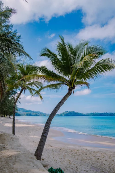 Bang Tao Beach Phuket Thailand, strand med palmer och gyllene sand i Thailand — Stockfoto