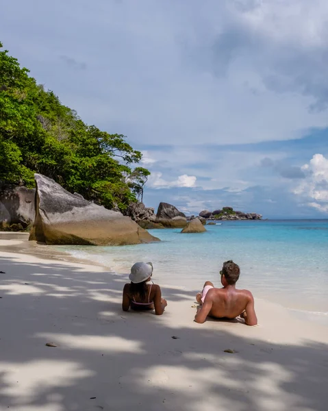 Similan Islands Phuket, tropischer weißer Strand mit Palmen und blauem Meer in Thailand — Stockfoto