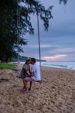 Naithon halk plajı. Phuket, Tayland, Phuket 'te ünlü sörf yeri, Naithon deniz plajı gün batımında. Tayland, Phuket