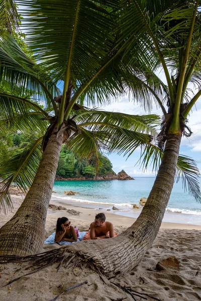 Banana Beach, Phuket, Thaïlande, Une belle plage tropicale avec des palmiers à l'île de Phuket, Thaïlande, Banana Beach Situé à Choeng Thale, Thalang, province de Phuket, Thaïlande. — Photo