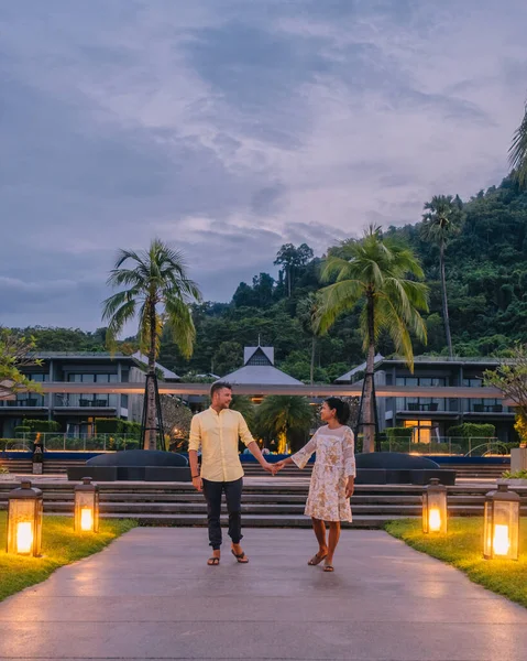 Tayland 'da lüks bir tatilde olan çift.