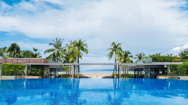 Hotel de luxo na praia da Tailândia — Fotografia de Stock