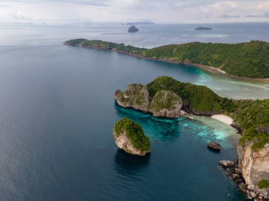 Koh Phi Phi Tayland, Turkuaz berrak su Tayland Koh Pi Pi, Tayland 'daki Koh Phi Adası' nın hava manzarası