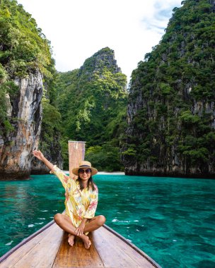 Maya Körfezi Koh Phi Tayland, Turkuaz berrak su Tayland Koh Pi Pi, Tayland 'da Koh Phi Adası manzaralı