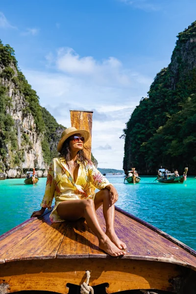 Maya Bay Koh Phi Phi Thaïlande, Eau claire turquoise Thaïlande Koh Pi Pi, Vue aérienne panoramique de l'île de Koh Phi Phi en Thaïlande — Photo