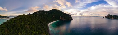 Koh Phi Phi Tayland, Turkuaz berrak su Tayland Koh Pi Pi, Tayland 'daki Koh Phi Adası' nın hava manzarası