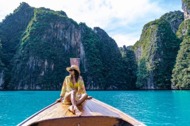 Maya Körfezi Koh Phi Tayland, Turkuaz berrak su Tayland Koh Pi Pi, Tayland 'da Koh Phi Adası manzaralı