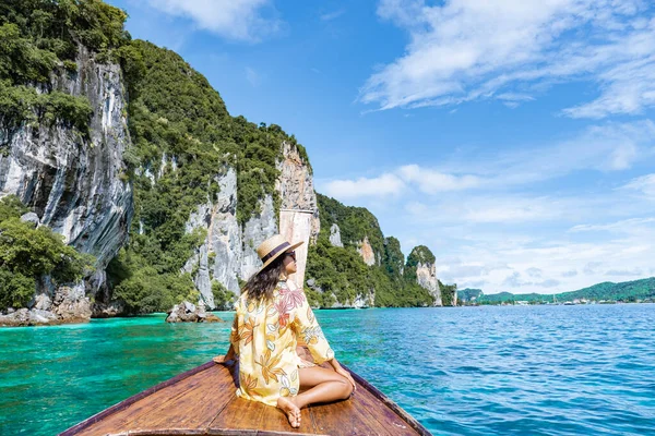 Ко Пхи Пхи Таиланд, бирюзовая чистая вода Таиланд Ко Пи Пи (Koh Pi Pi), живописный вид с воздуха острова Пхи Пхи (Koh Phi Phi Island) в Таиланде — стоковое фото