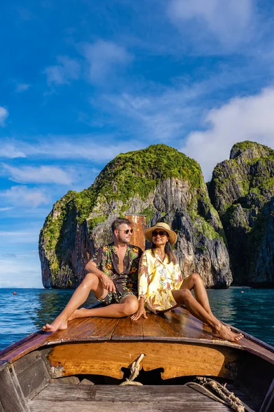 Maya Bay Koh Phi Phi Tailandia, aguas cristalinas turquesas Tailandia Koh Pi Pi, Vista aérea escénica de la isla de Koh Phi Phi en Tailandia —  Fotos de Stock