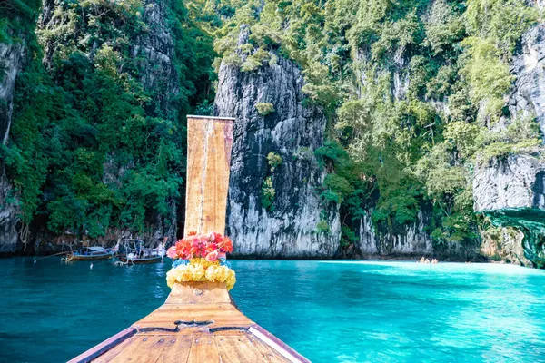 Teluk Maya Koh Phi Phi Thailand, air jernih Turquoise Thailand Koh Pi, pemandangan udara Scenic Pulau Koh Phi Phi di Thailand — Stok Foto