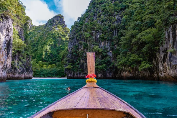 Maya Bay Koh Phi Phi Thailand, turkis klart vann Thailand Koh Pi Pi, scenisk utsikt over Koh Phi Phi-øya i Thailand – stockfoto