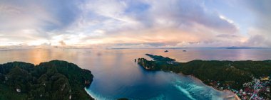 Koh Phi Phi Tayland, Turkuaz berrak su Tayland Koh Pi Pi, Tayland 'daki Koh Phi Adası' nın hava manzarası