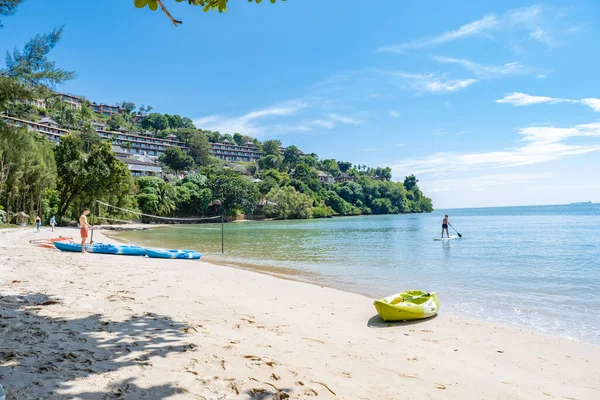 Phuket Tajlandia, luksusowy ośrodek Westin Siray Bay z ogromnym basenem z widokiem na ocean — Zdjęcie stockowe