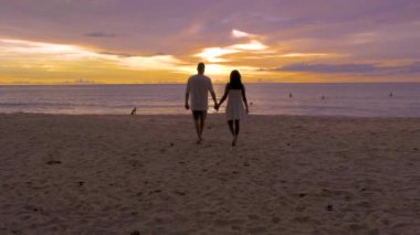 Naithon halk plajı. Phuket, Tayland, Phuket 'te ünlü sörf yeri, Naithon deniz plajı gün batımında. Tayland, Phuket