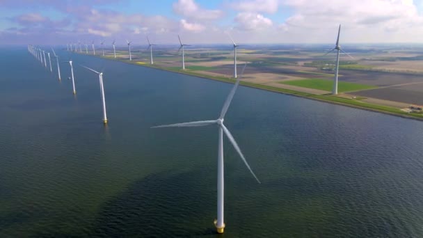 Turbinas eólicas no início da manhã, parque eólico na Holanda. turbina eólica a partir da vista aérea, vista Drone no parque de vento westermeerdijk uma fazenda de moinho de vento no lago IJsselmeer o maior no — Vídeo de Stock