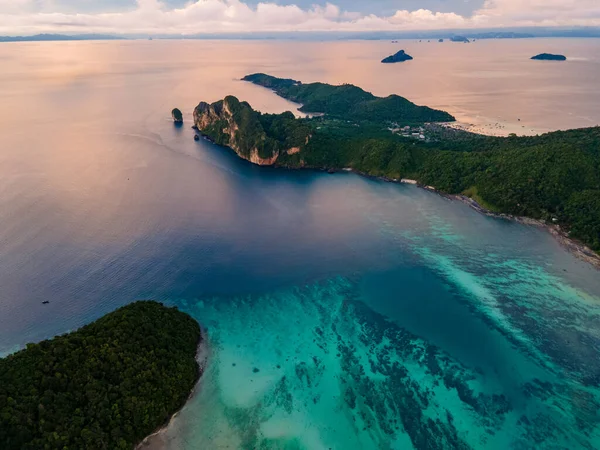 Koh Phi Phi Don Thaiföld, Drone légi kilátás Maya Bay Koh Phi Phi Thaiföld — Stock Fotó